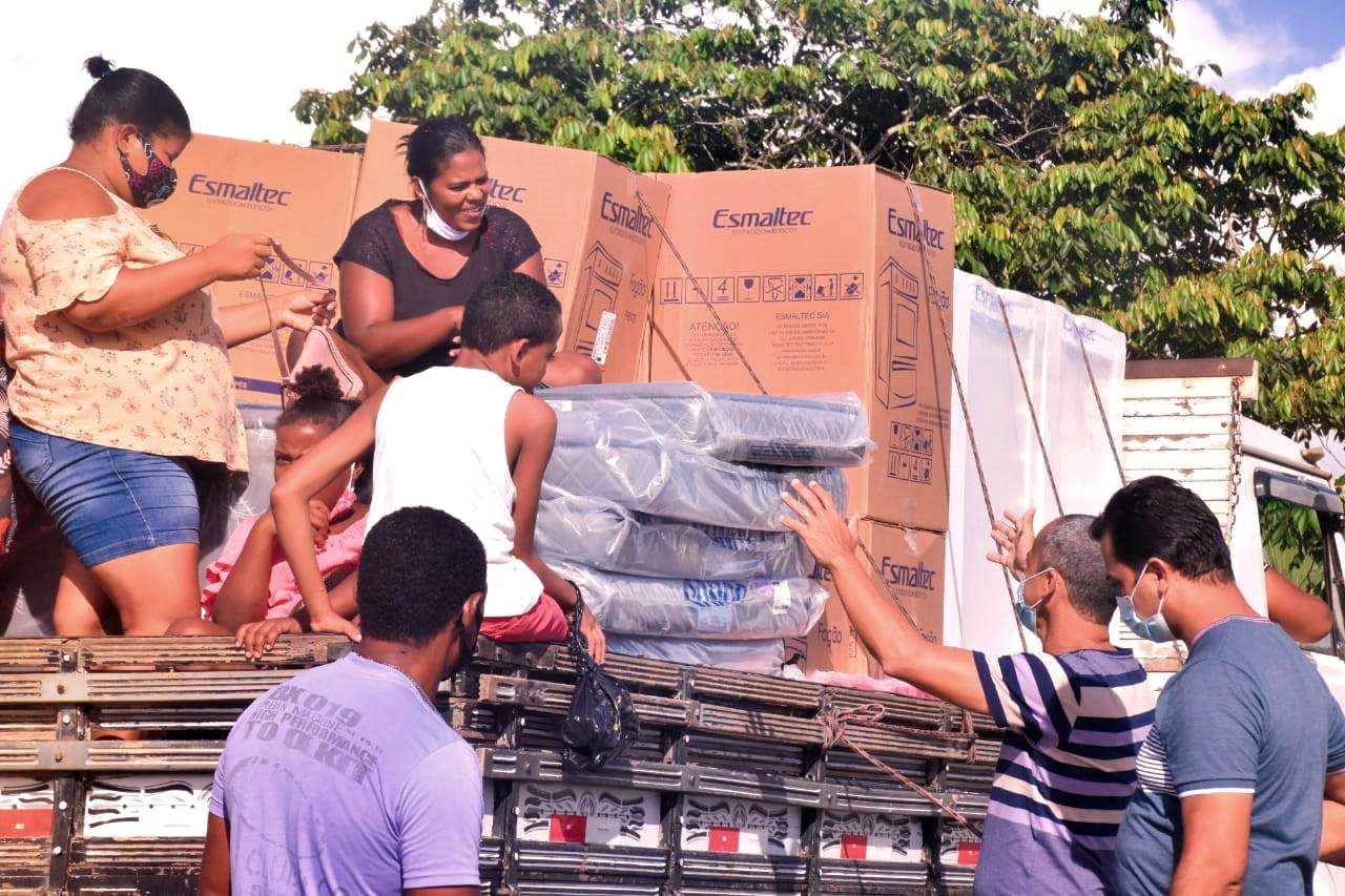 Camacã: Prefeito Paulo do Gás acompanha entrega de donativos as famílias atingidas pelas chuvas